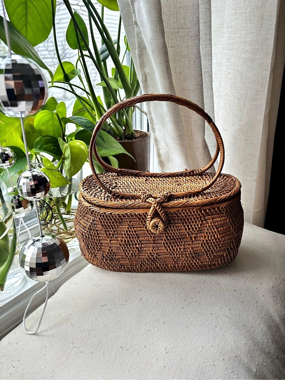 DEWI Vintage Handwoven Rattan Basket Bag
Balinese Artisan Purse Wicker Handbag